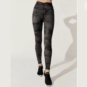 CARBON 38 Camouflage Leggings 🖤💚